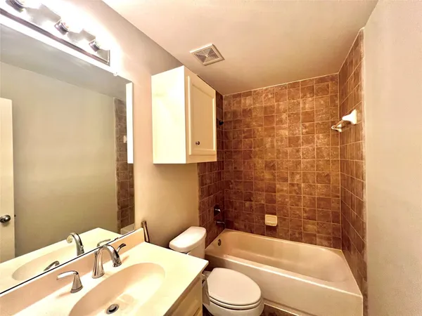 $2,125 | 3731 Main Poplar Drive, Houston, TX 77025