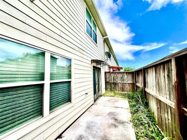 $2,125 | 3731 Main Poplar Drive, Houston, TX 77025