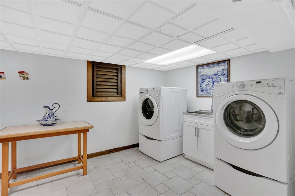 35 Shefford Street Springfield, MA 01107 - Photo 36 of 41 Gallery Image 36