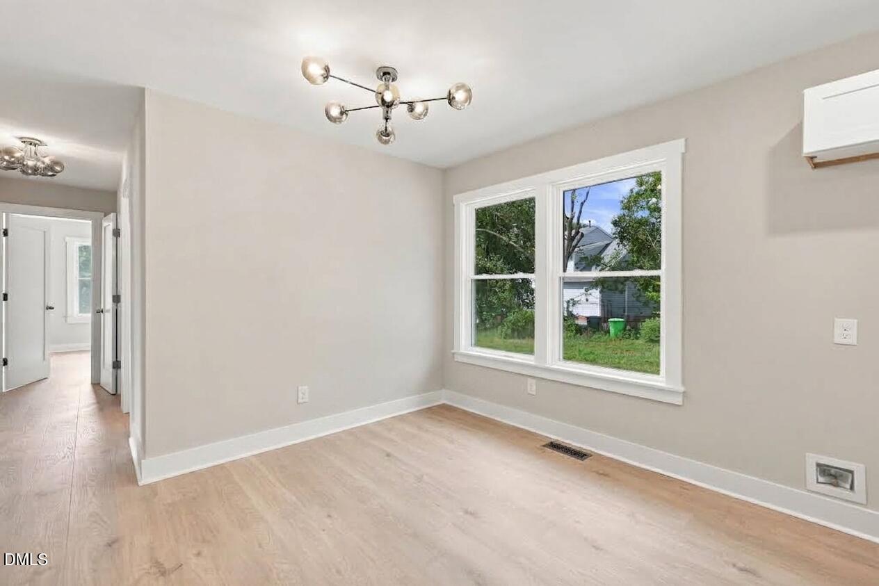 5301 Daleview dining