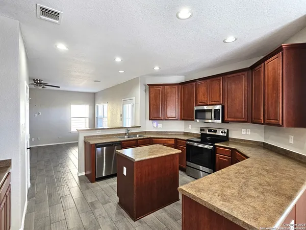 $2,300 | 316 Julian Point, Cibolo, TX 78108