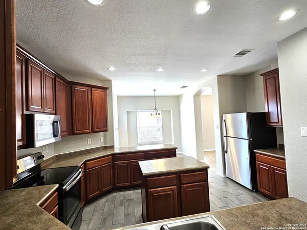 $2,300 | 316 Julian Point, Cibolo, TX 78108