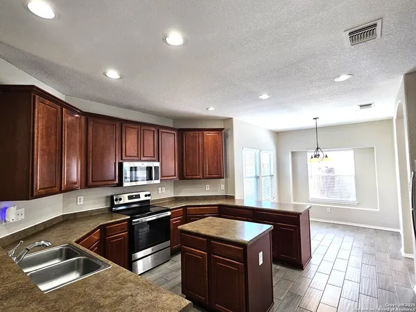 $2,300 | 316 Julian Point, Cibolo, TX 78108