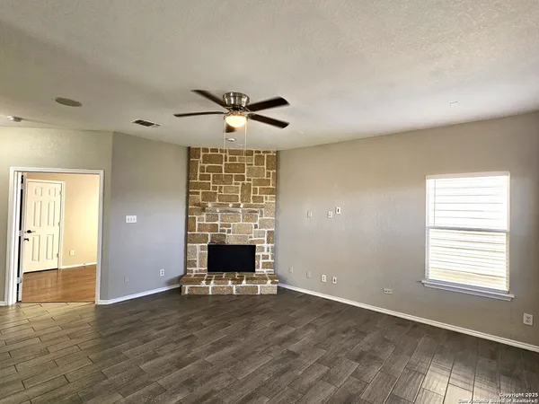 $2,300 | 316 Julian Point, Cibolo, TX 78108