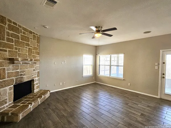 $2,300 | 316 Julian Point, Cibolo, TX 78108