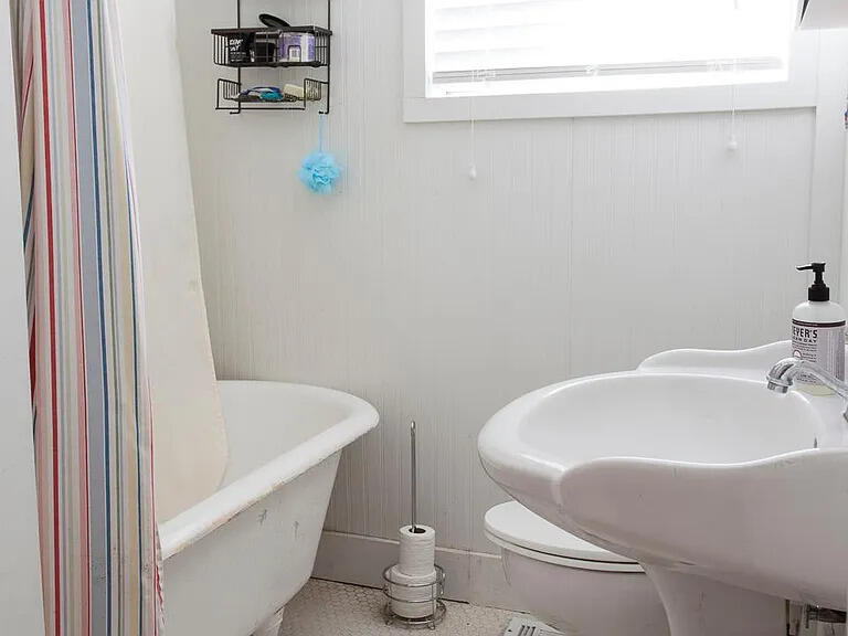 2061 Medway Road Charleston, SC 29412 - Photo 20 of 29 Bathroom 2
