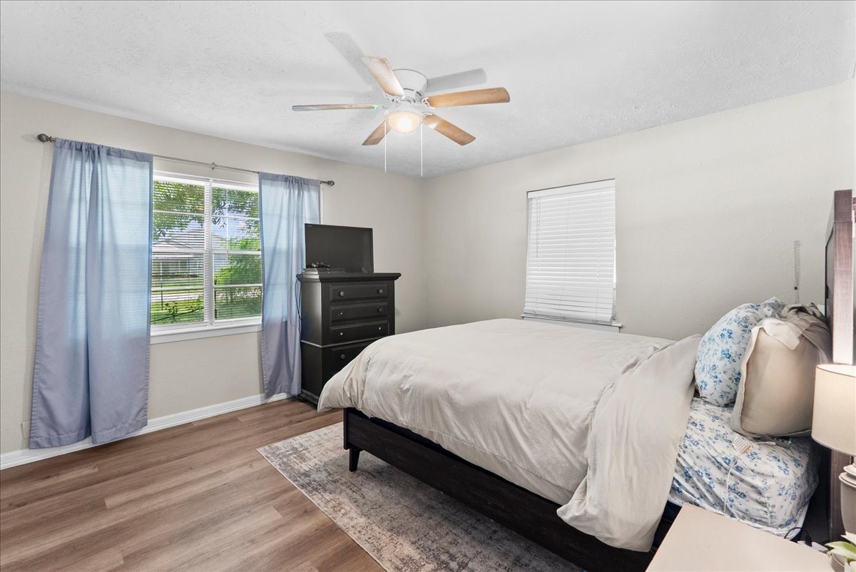 2402 Hodges Street Baytown, TX 77521 - Photo 15 of 37