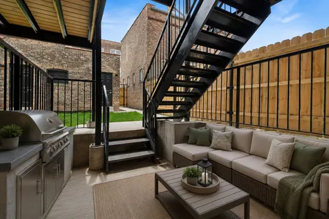 $599,000 | 2647 West Walton Street, Unit 1, Chicago, IL 60622
