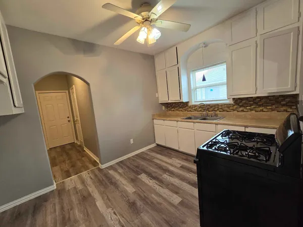 $319,000 | 3125 Illinois Street, Baytown, TX 77520