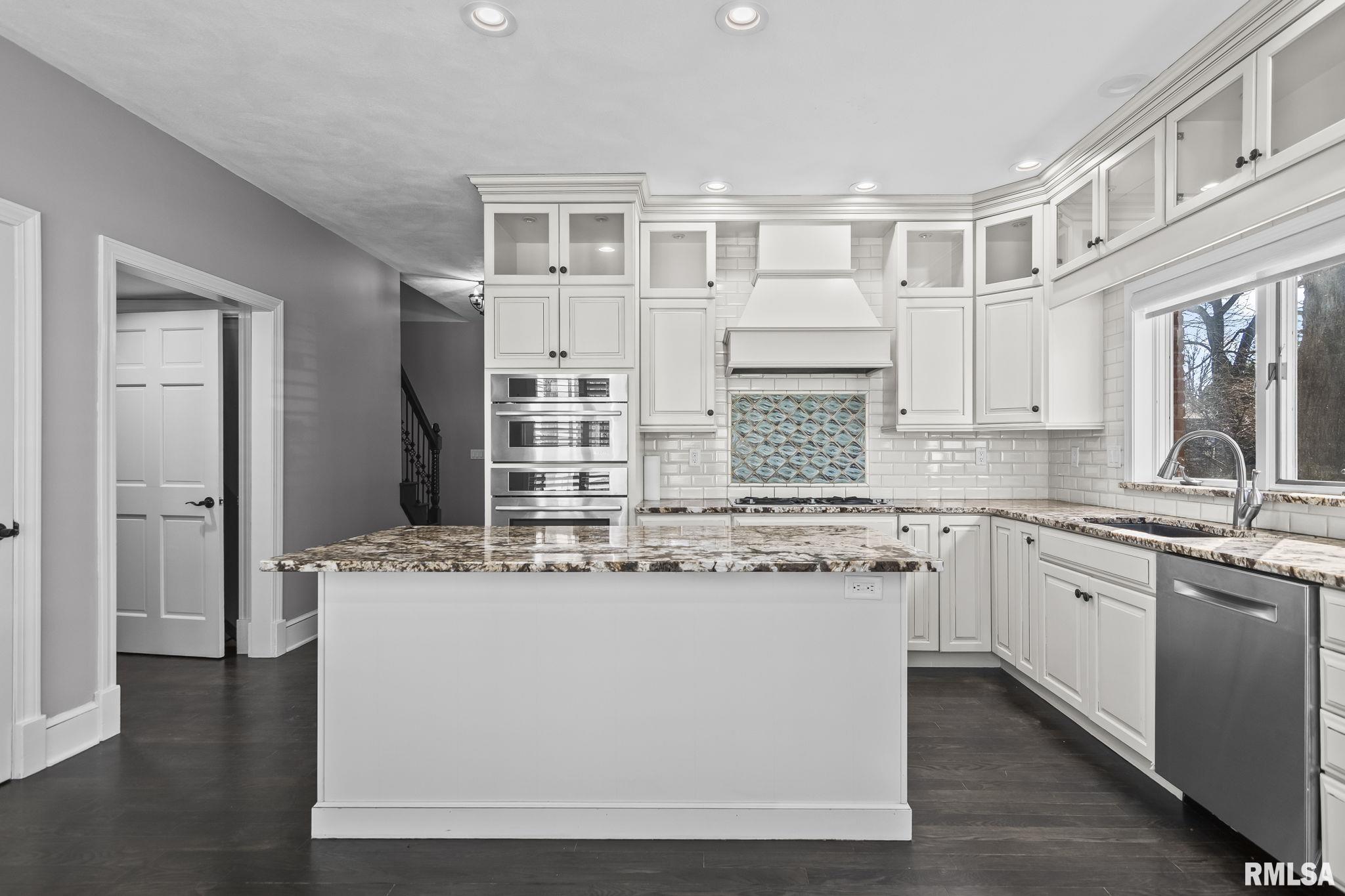 804 Fairfax Court Springfield, IL 62702 - Photo 14 of 61