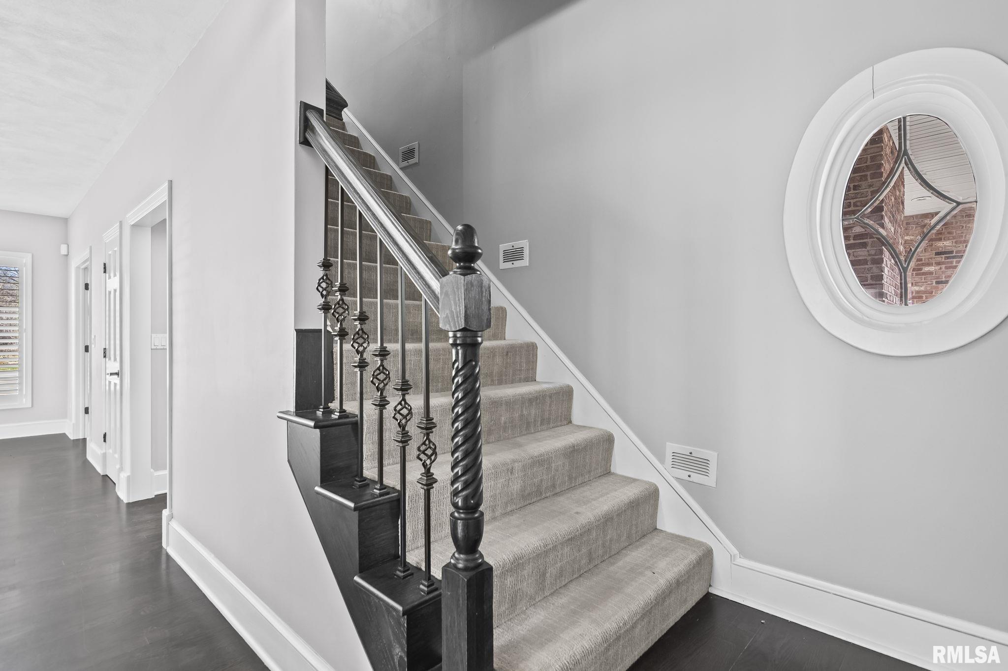 804 Fairfax Court Springfield, IL 62702 - Photo 4 of 61