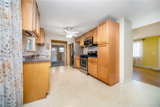 $385,000 | 10 Colonial Road, Coventry, RI 02816