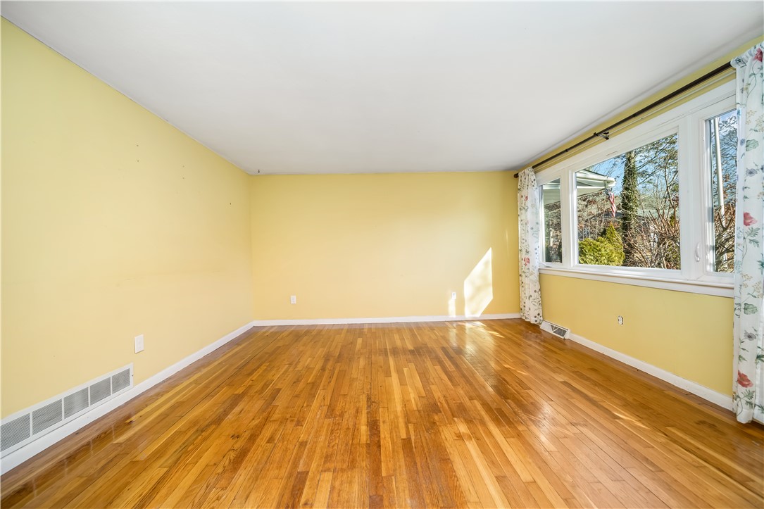 10 Colonial Road Coventry, RI 02816 - Photo 5 of 12