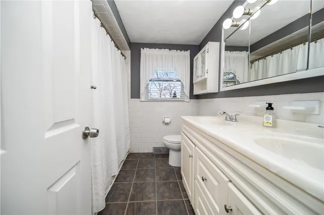 $385,000 | 10 Colonial Road, Coventry, RI 02816