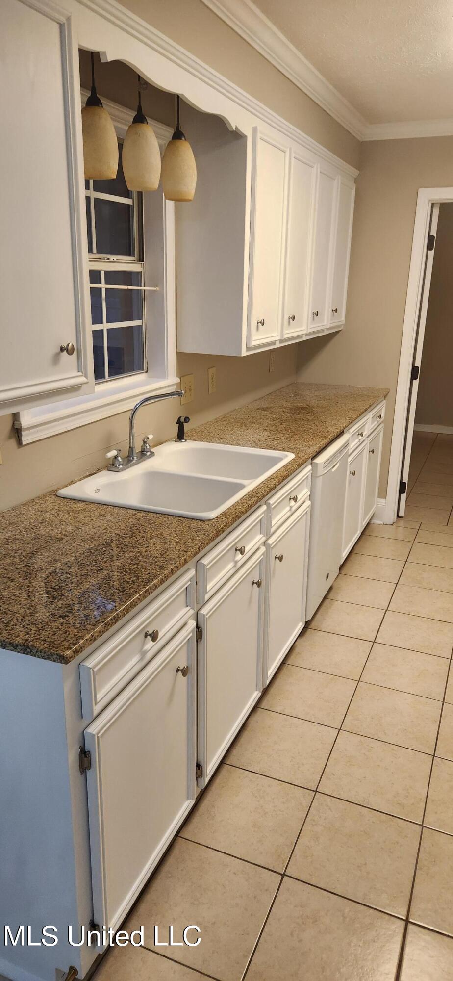209 Azalea Circle Madison, MS 39110 - Photo 2 of 10 20231010_183900