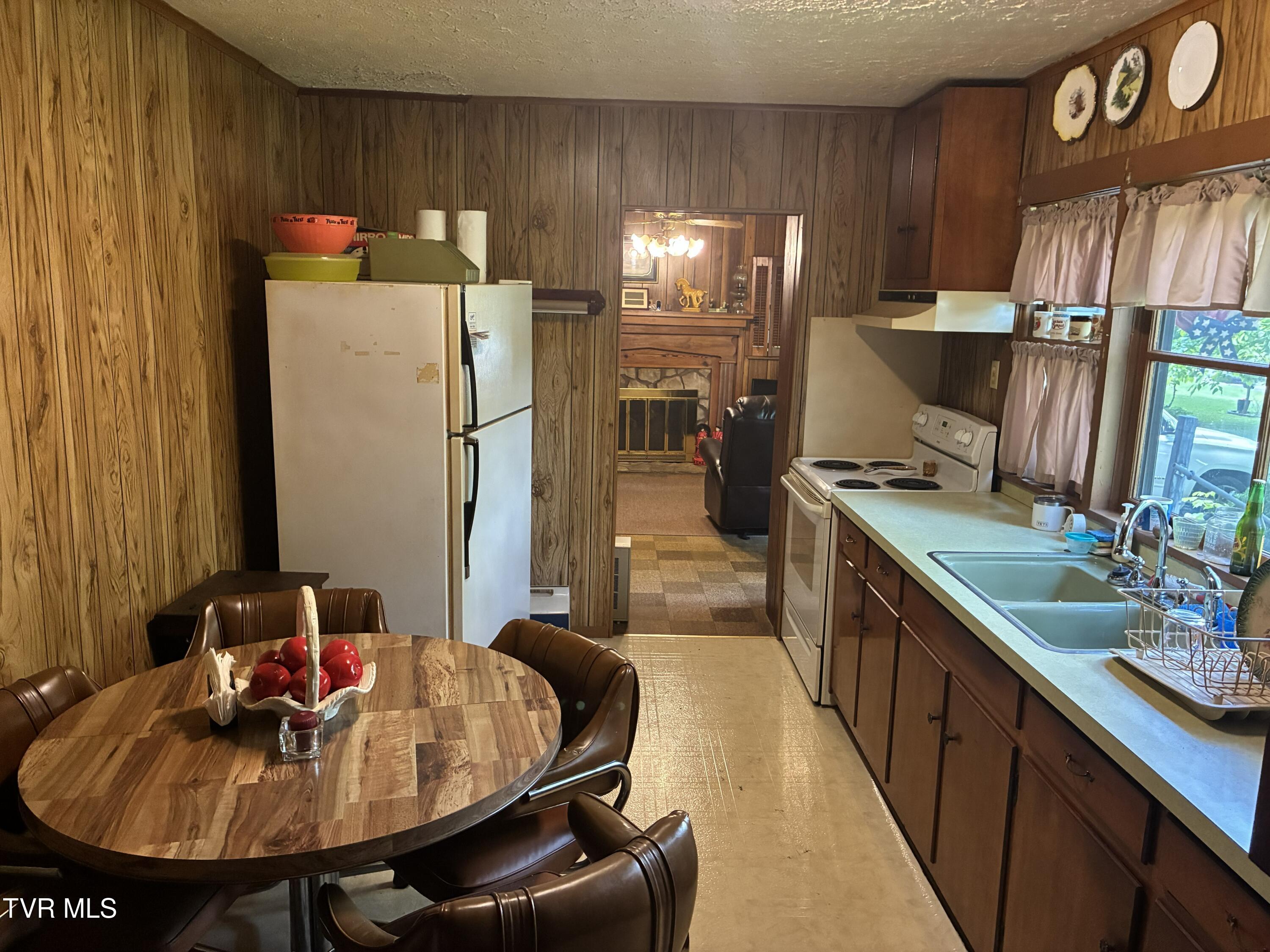 940 Middle Creek Road Afton, TN 37616 - Photo 37 of 80 interior kitchen 3