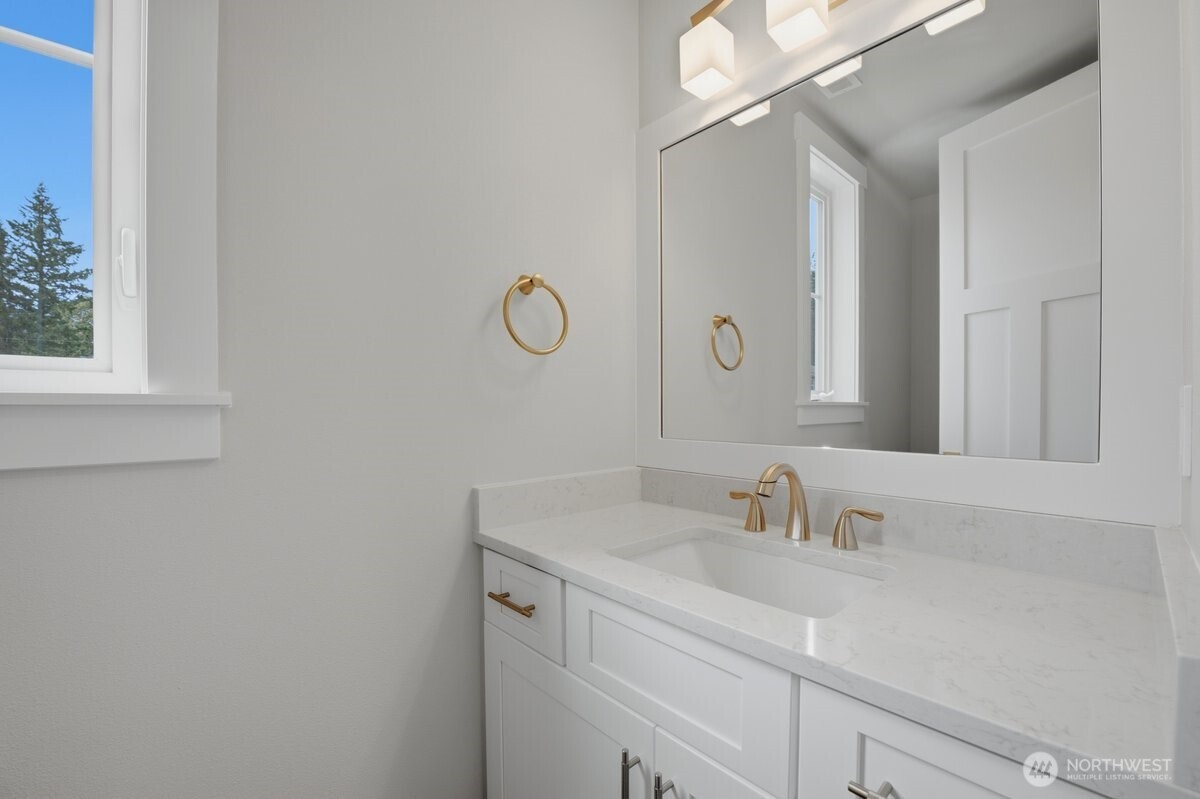 8529 230th Place Southwest, Unit 10 Edmonds, WA 98026 - Photo 9 of 34 Gallery Image 9