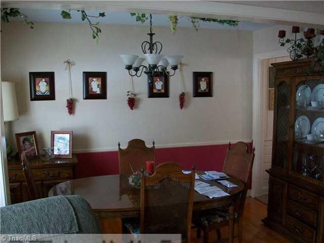 2664 Weymoth Road Winston-Salem, NC 27103 - Photo 5 of 11 Dining Room.