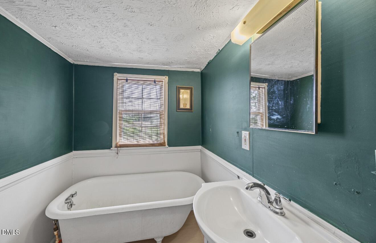 679 Mintz Road Roseboro, NC 28382 - Photo 19 of 80 a bathroom with a sink and a bathtub