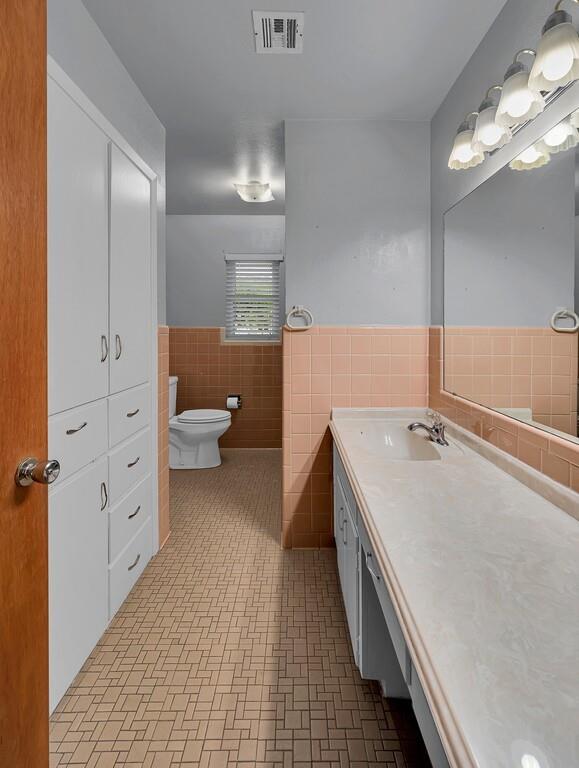 1112 North 63rd Street Waco, TX 76710 - Photo 21 of 36 Hall Bath