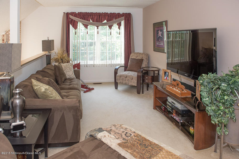 107 Almond Road Freehold, NJ 07728 - Photo 6 of 36 c21 (23 of 40)
