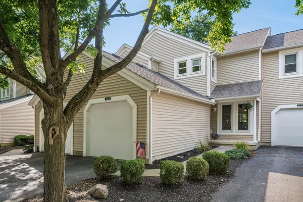 $265,000 | 3872 Oakbridge Lane, Unit 242, Dublin, OH 43016