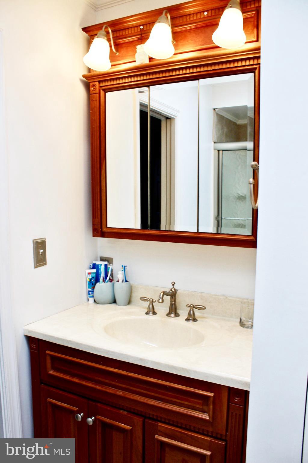 11864 Sewell Road Philadelphia, PA 19116 - Photo 17 of 27 Hall Bath