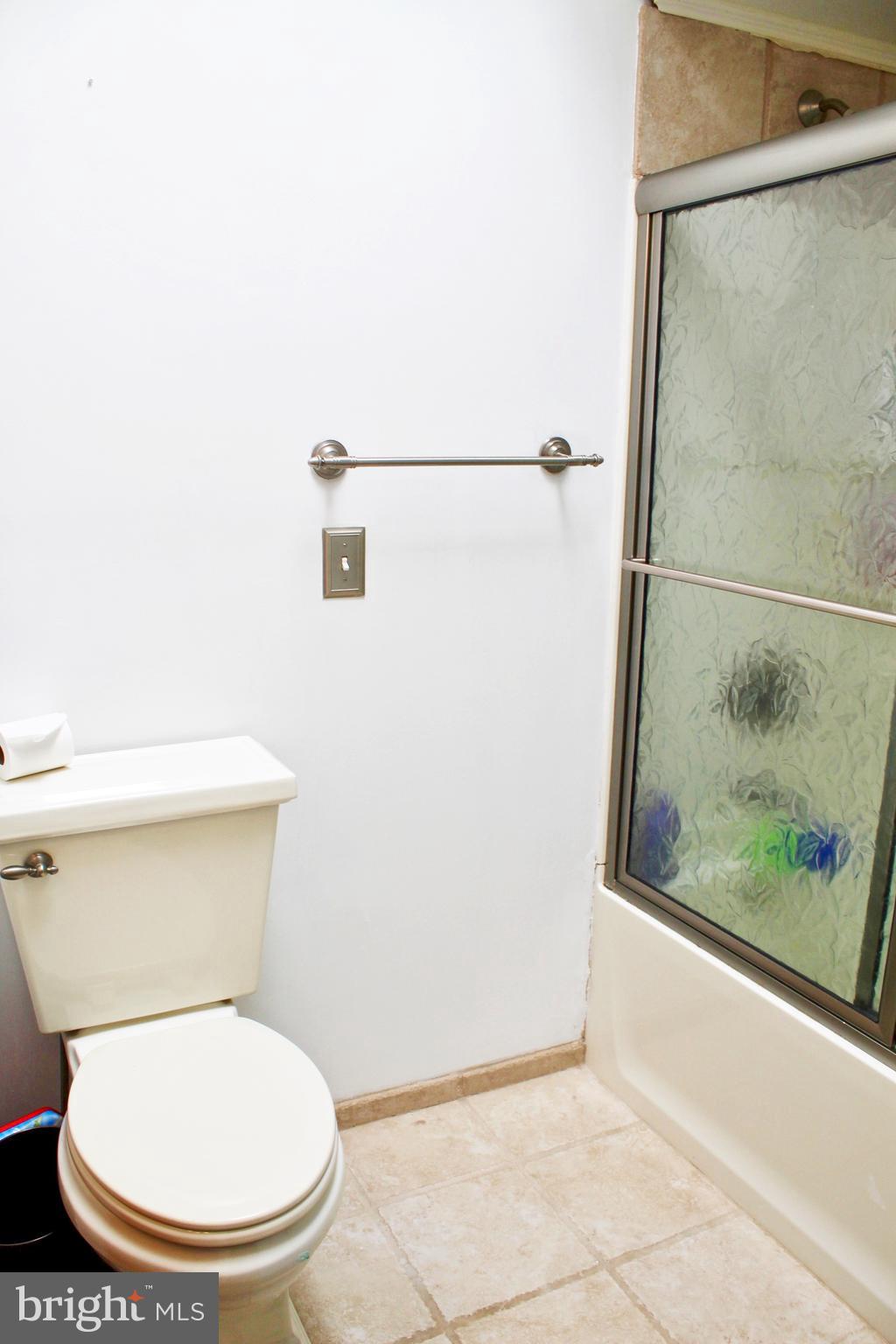 11864 Sewell Road Philadelphia, PA 19116 - Photo 18 of 27 Hall Bath