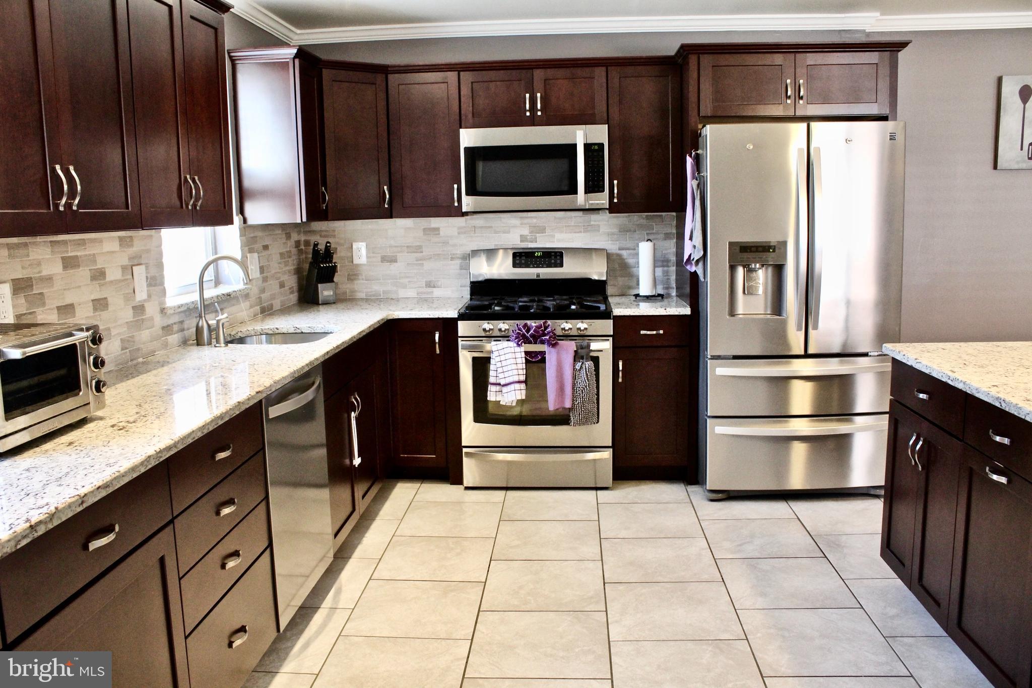 11864 Sewell Road Philadelphia, PA 19116 - Photo 3 of 27 Granite Countertops