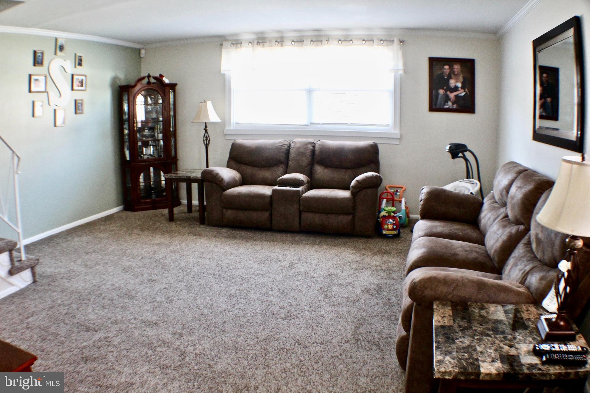 11864 Sewell Road Philadelphia, PA 19116 - Photo 7 of 27 Living Room