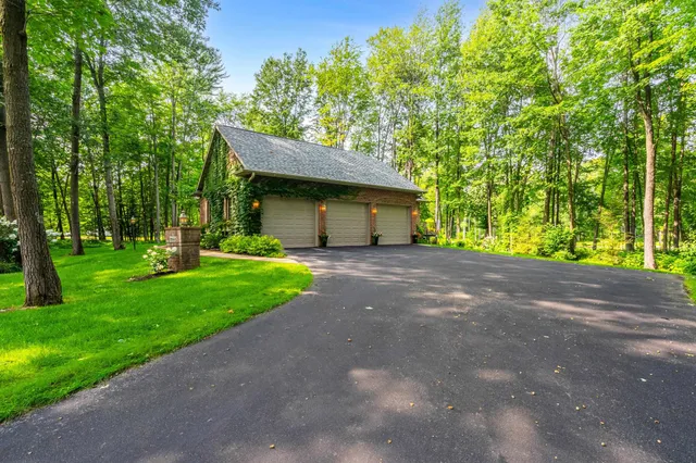 $739,900 | 7068 Lone Oak Lane, Sobieski, WI 54171