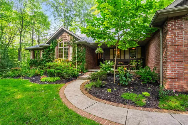 $739,900 | 7068 Lone Oak Lane, Sobieski, WI 54171