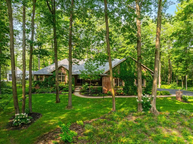 $739,900 | 7068 Lone Oak Lane, Sobieski, WI 54171