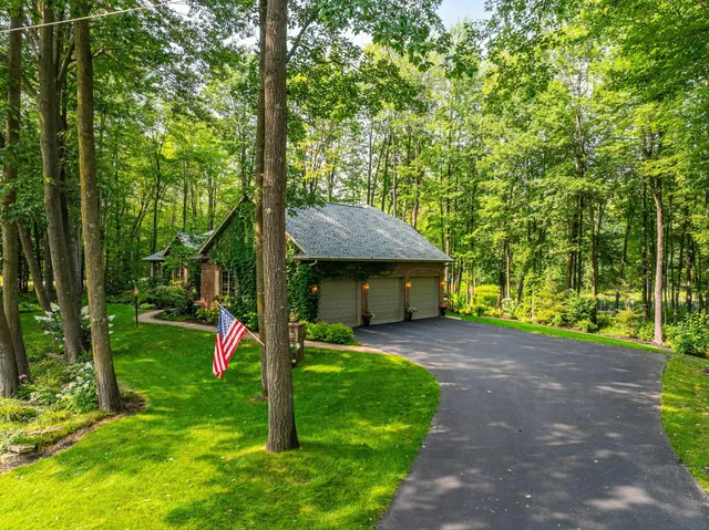 $739,900 | 7068 Lone Oak Lane, Sobieski, WI 54171