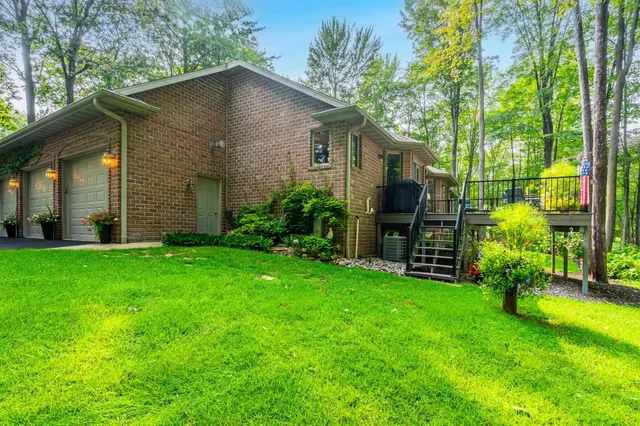 $739,900 | 7068 Lone Oak Lane, Sobieski, WI 54171