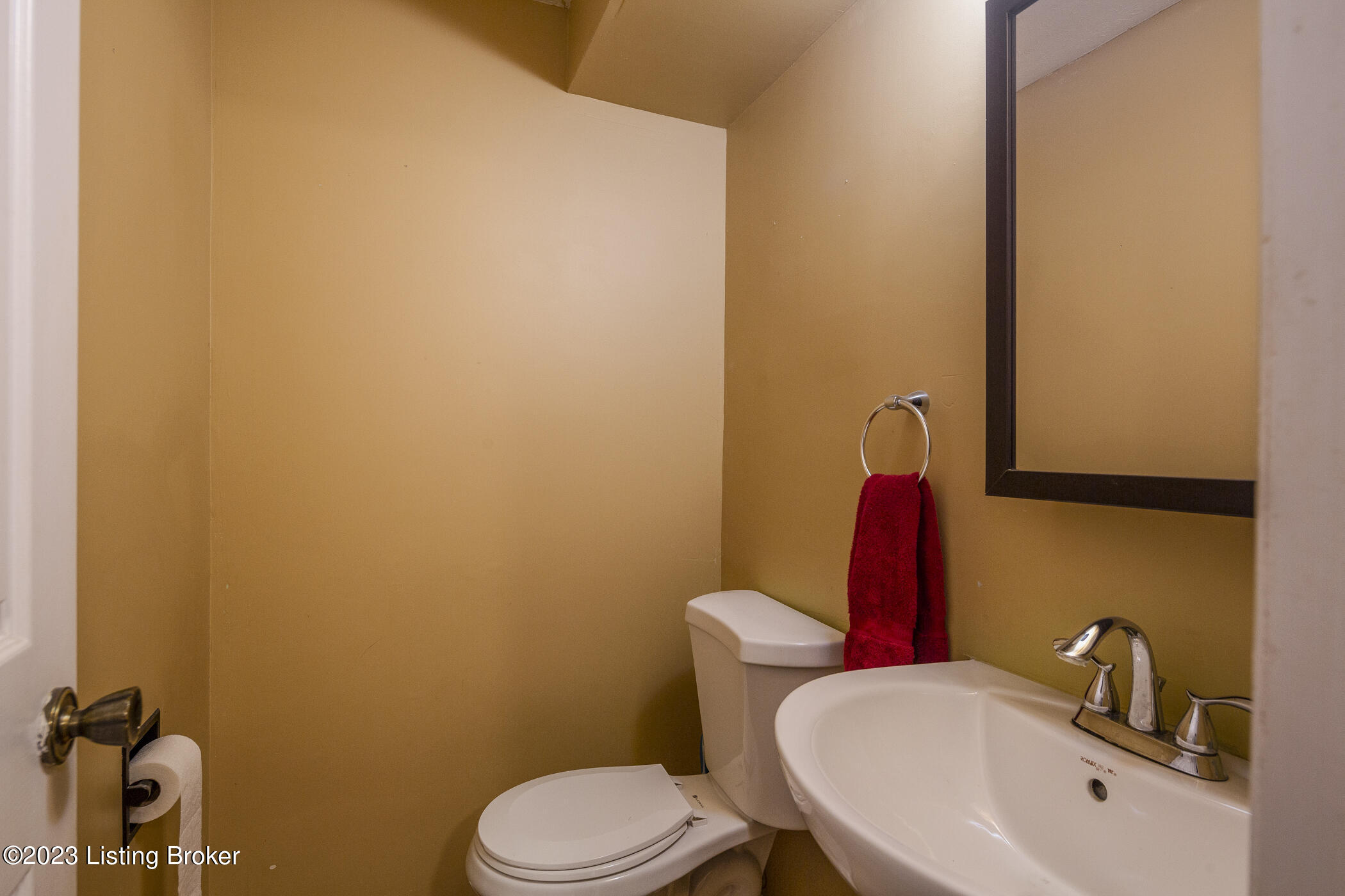 320 Fairmeade Road Louisville, KY 40207 - Photo 19 of 48 Half bath