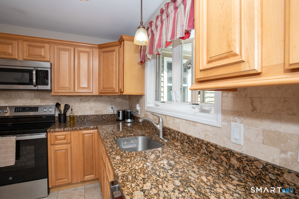 154 Meeting House Hill Road Durham, CT 06422 - Photo 10 of 37 Kitchen