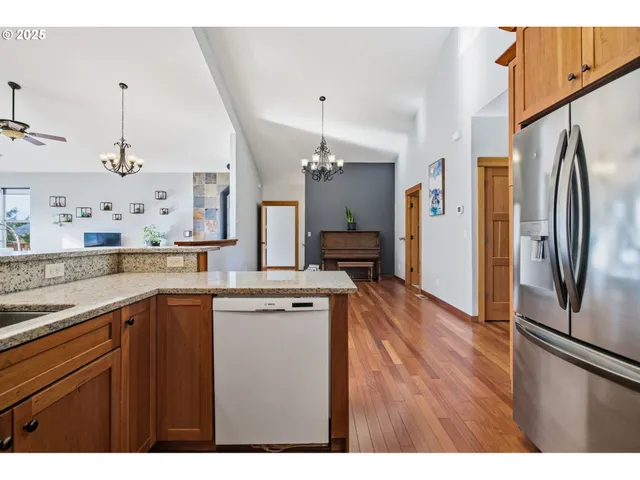 $670,000 | 156 Wetleau Drive, Lowell, OR 97452