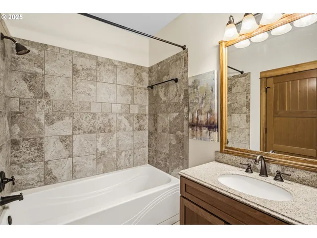 $670,000 | 156 Wetleau Drive, Lowell, OR 97452