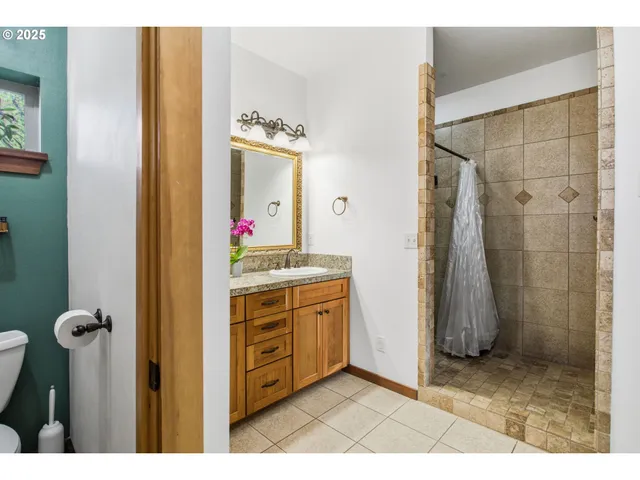 $670,000 | 156 Wetleau Drive, Lowell, OR 97452