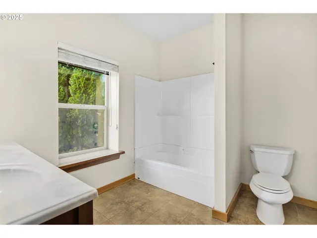 $670,000 | 156 Wetleau Drive, Lowell, OR 97452