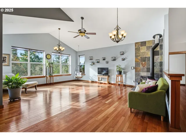 $670,000 | 156 Wetleau Drive, Lowell, OR 97452