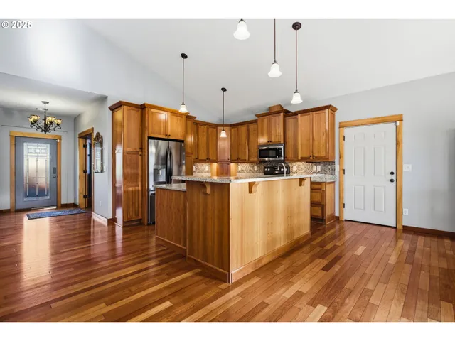 $670,000 | 156 Wetleau Drive, Lowell, OR 97452