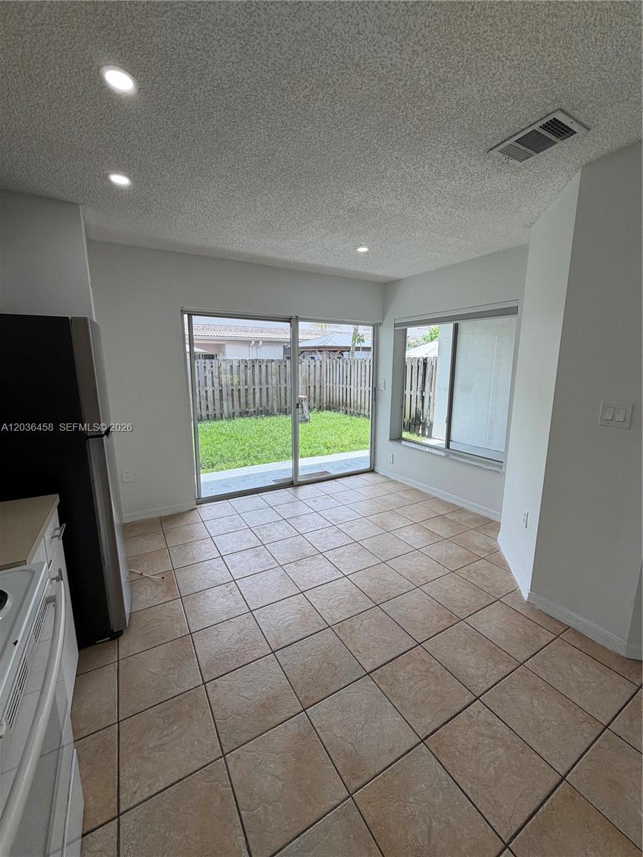 7455 Southwest 162nd Place Miami, FL 33193 - Photo 10 of 34