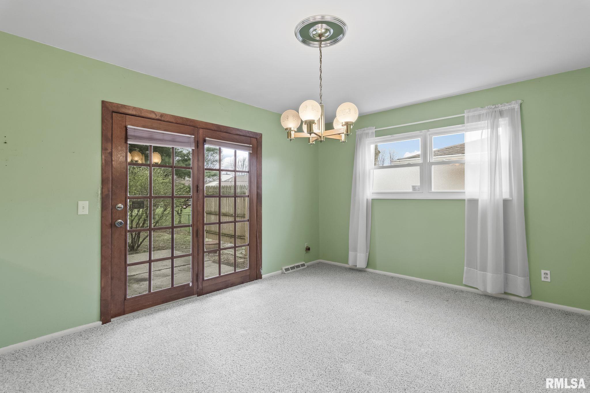209 Dickinson Road Springfield, IL 62704 - Photo 16 of 33