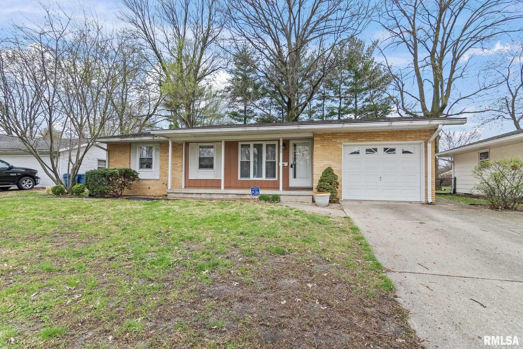 209 Dickinson Road Springfield, IL 62704 - Photo 4 of 33