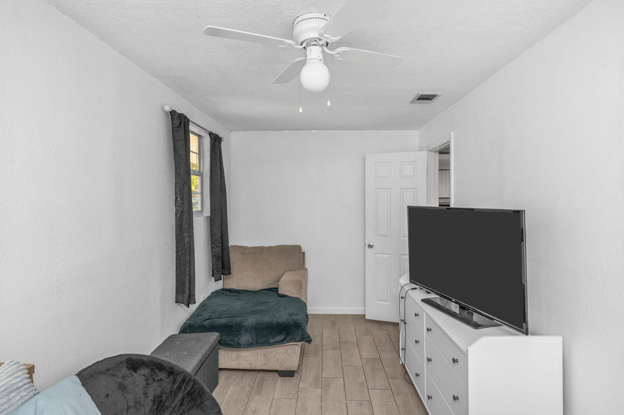 205 Pine Street Fort Walton Beach, FL 32548 - Photo 13 of 20 a living room with furniture and a flat screen tv