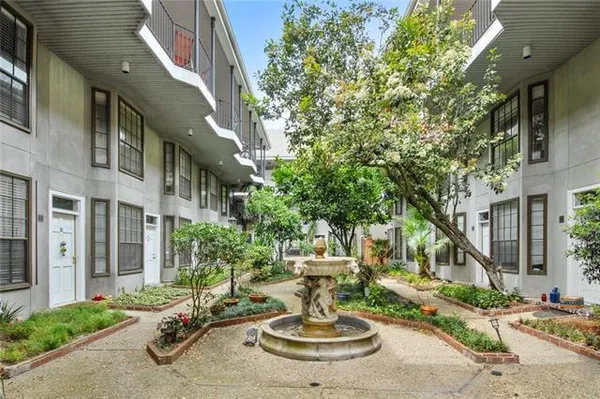 $2,000 | 248 Cherokee Street, Unit 20, New Orleans, LA 70118