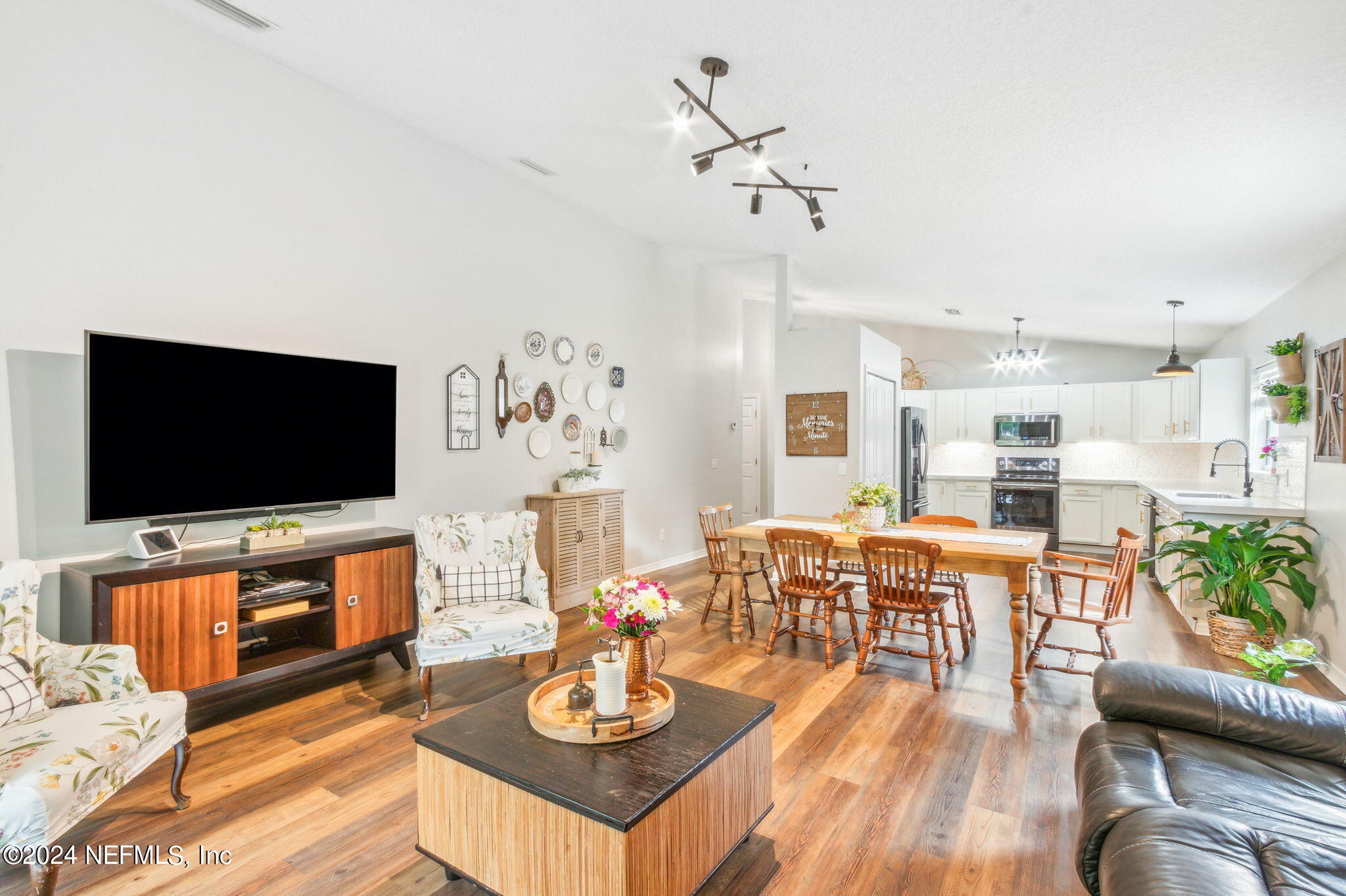 4645 Peppergrass Street Middleburg, FL 32068 - Photo 13 of 39 Living