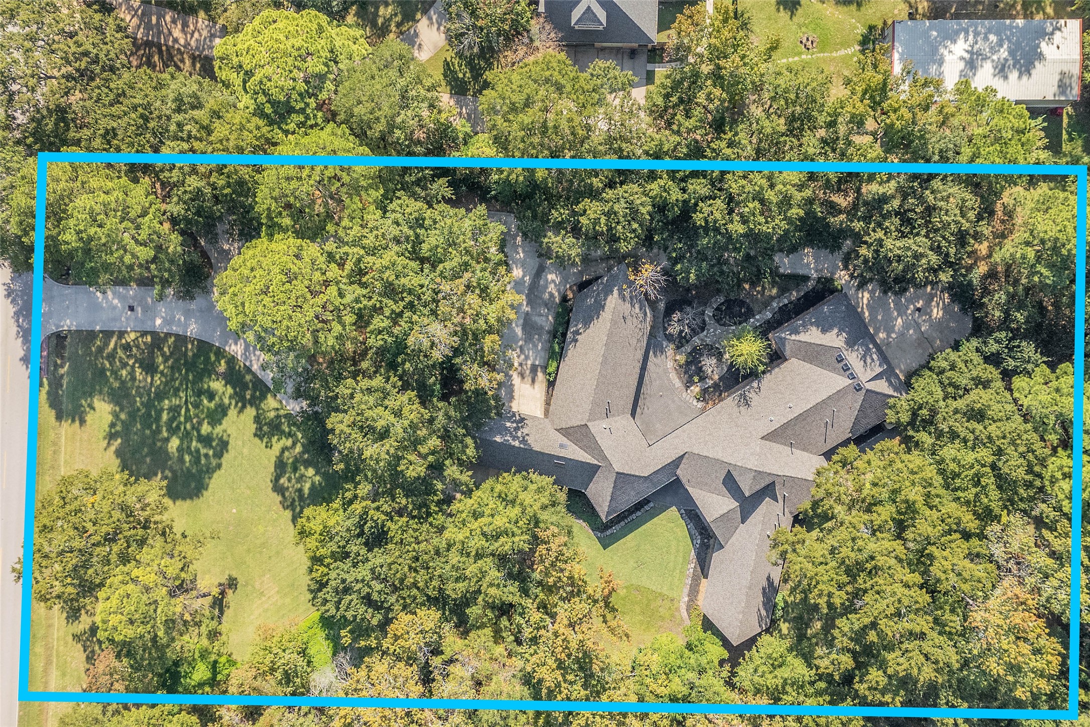16621 Hereford Road Tomball, TX 77377 - Photo 43 of 46 Aerial view of a sprawling home nestled amidst lush greenery, offering a perfect blend of privacy and natural beauty.